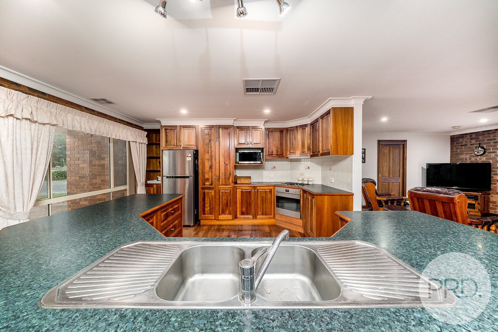 6 Tallowood Crescent LAKE ALBERT 7
