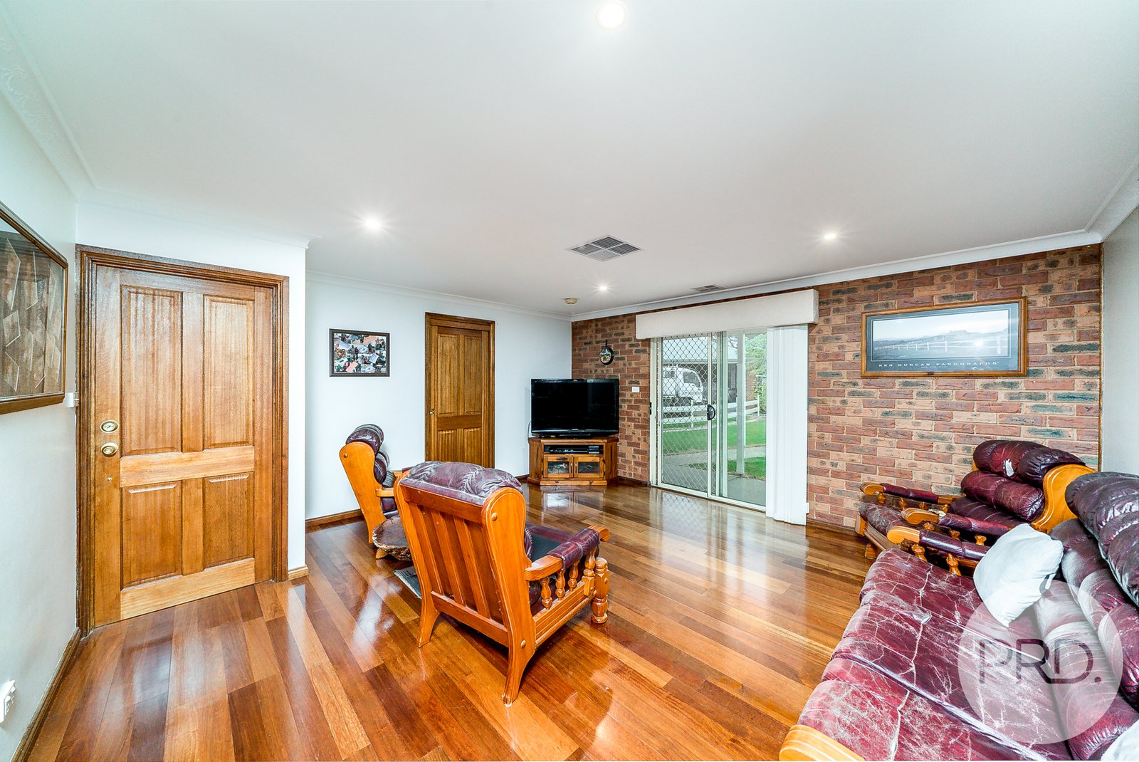6 Tallowood Crescent LAKE ALBERT 9