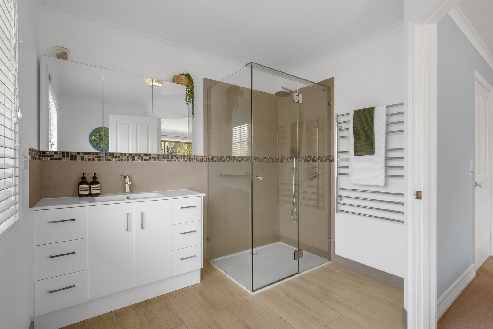 Real Estate and Property in 6 Tennyson Street, Woodend, VIC