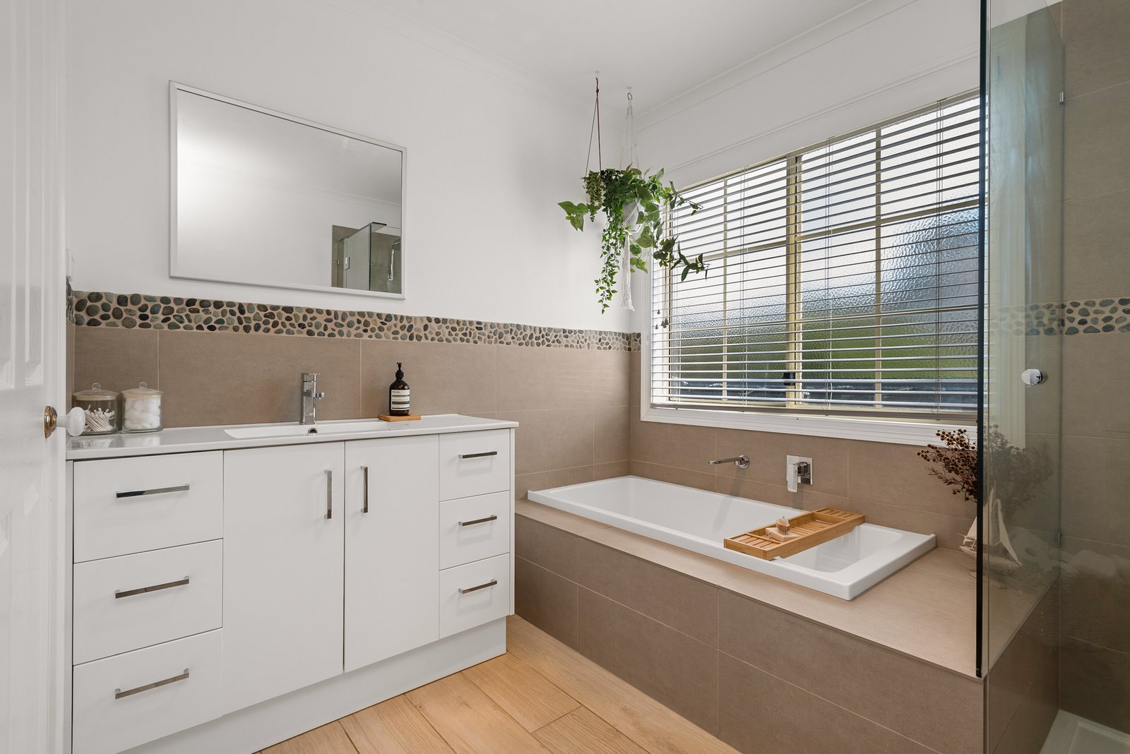 Real Estate and Property in 6 Tennyson Street, Woodend, VIC