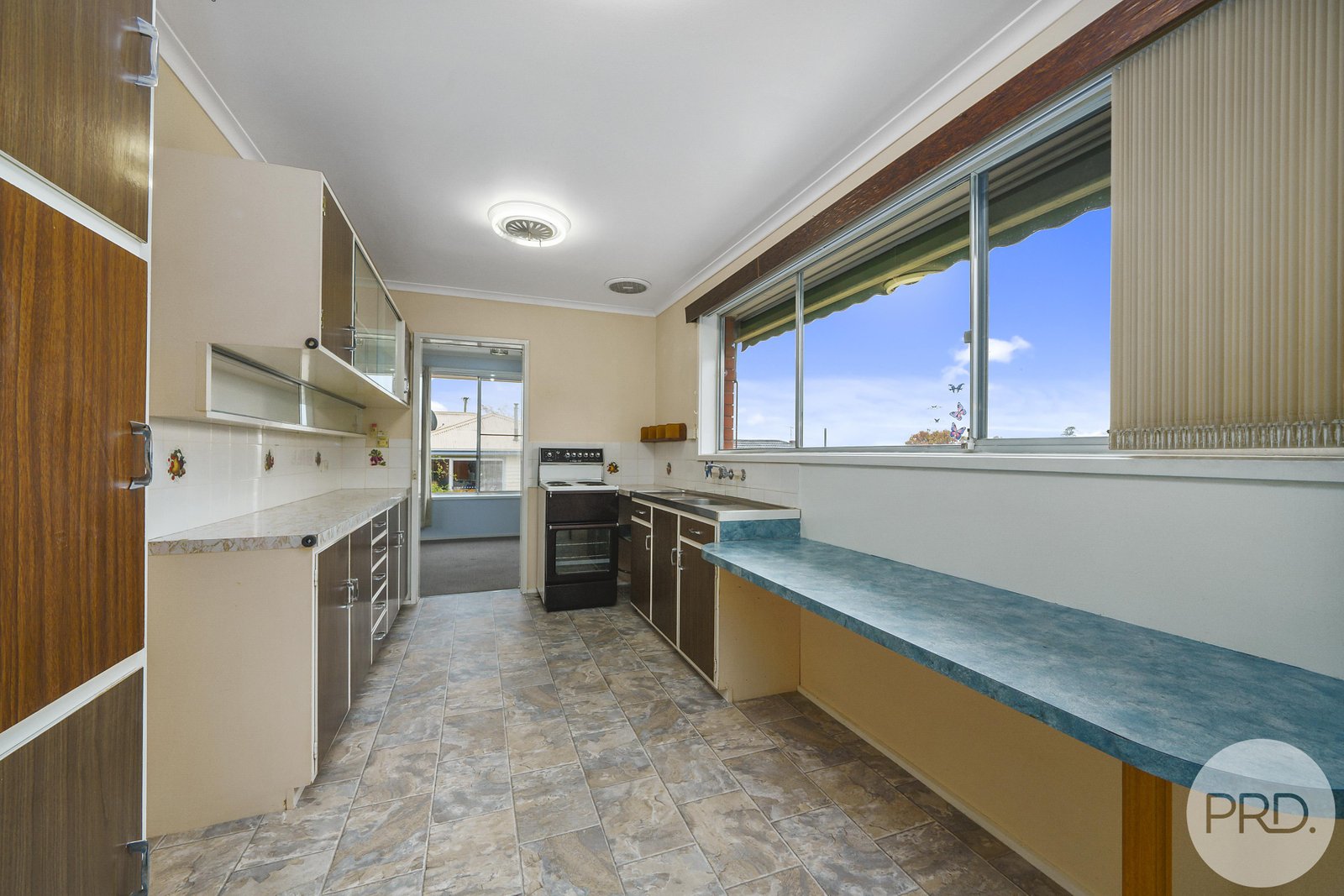 6 Tenth Avenue WEST MOONAH 2
