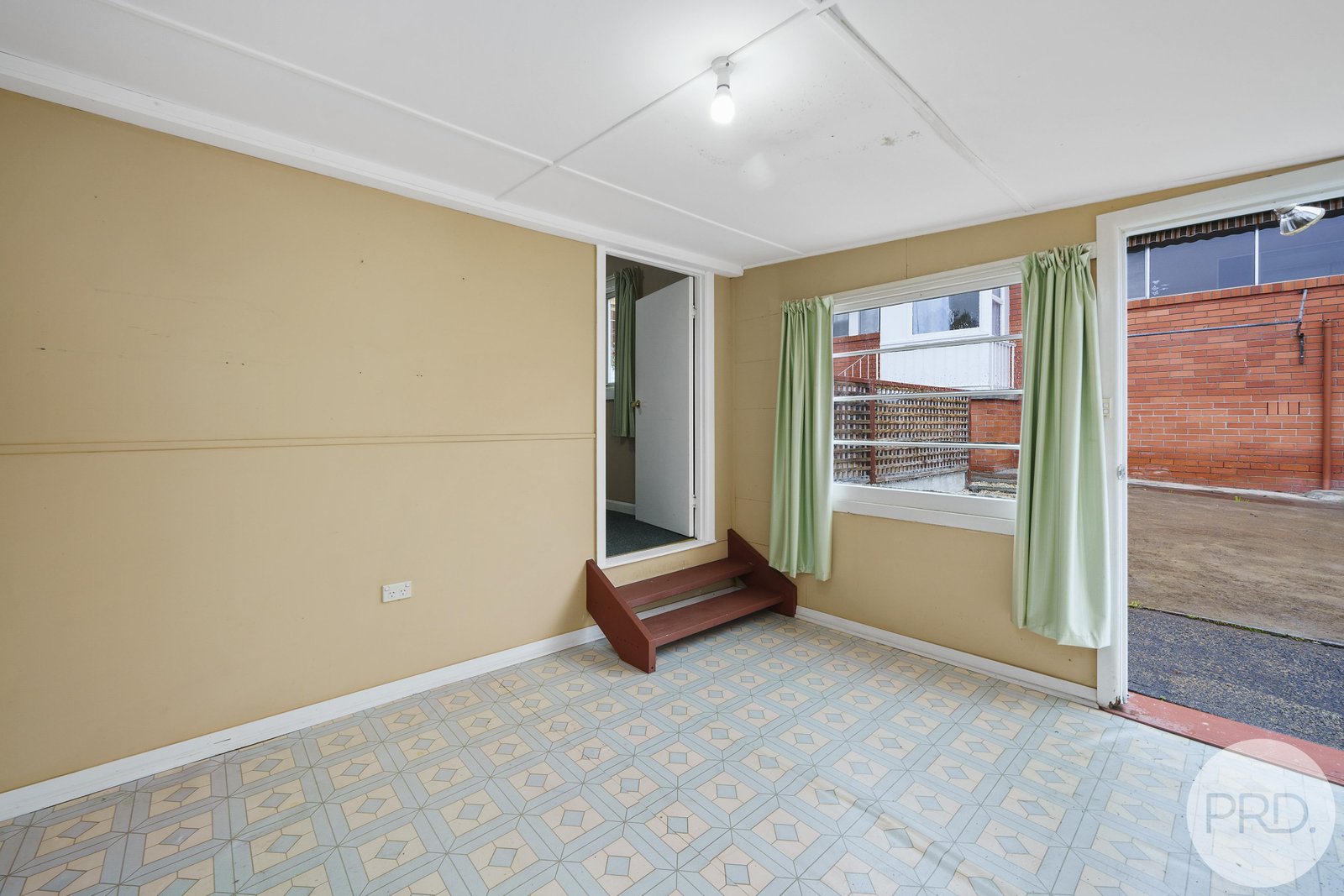 6 Tenth Avenue WEST MOONAH 14