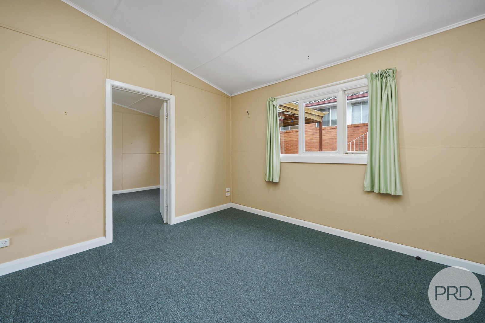 6 Tenth Avenue WEST MOONAH 15