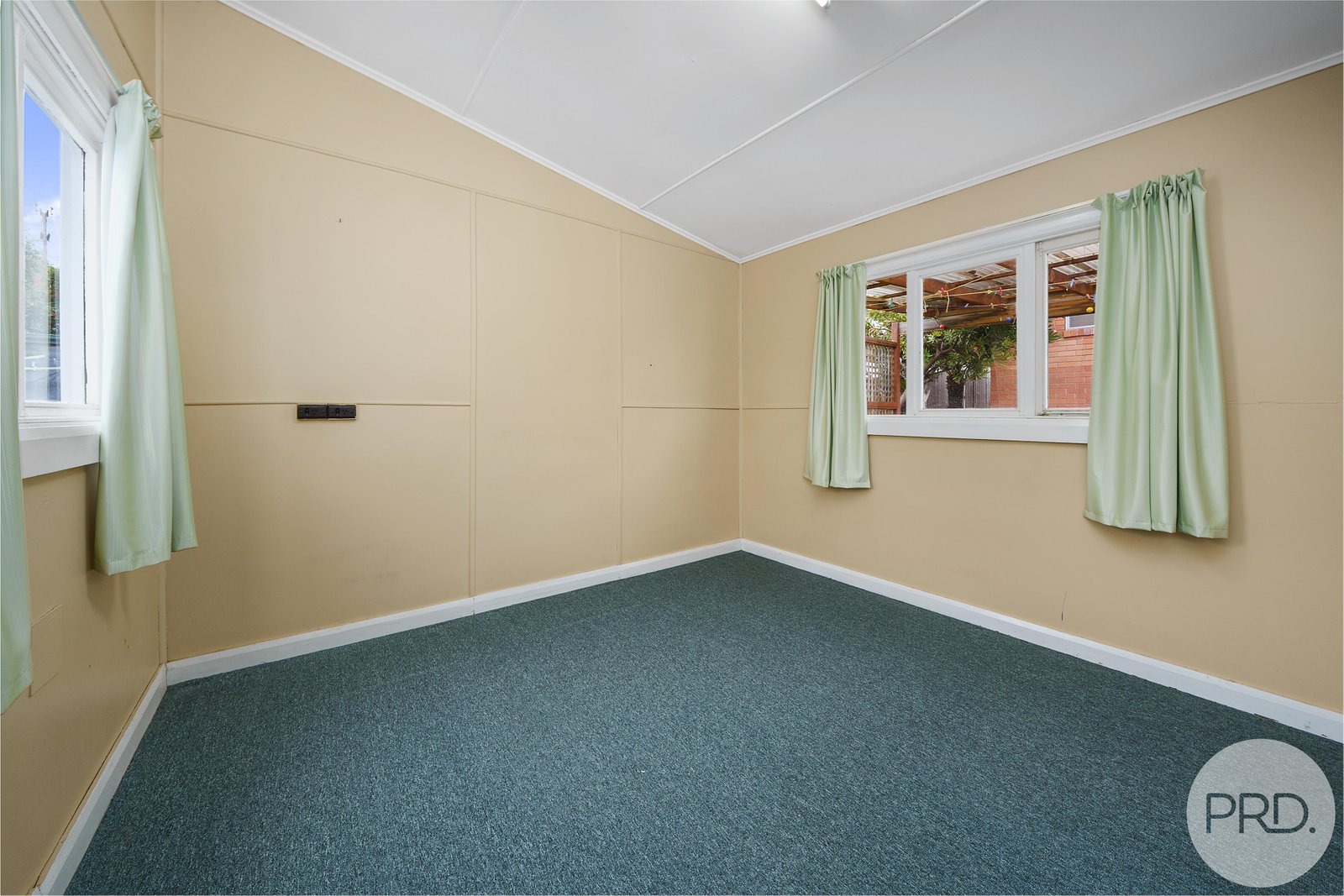 6 Tenth Avenue WEST MOONAH 16
