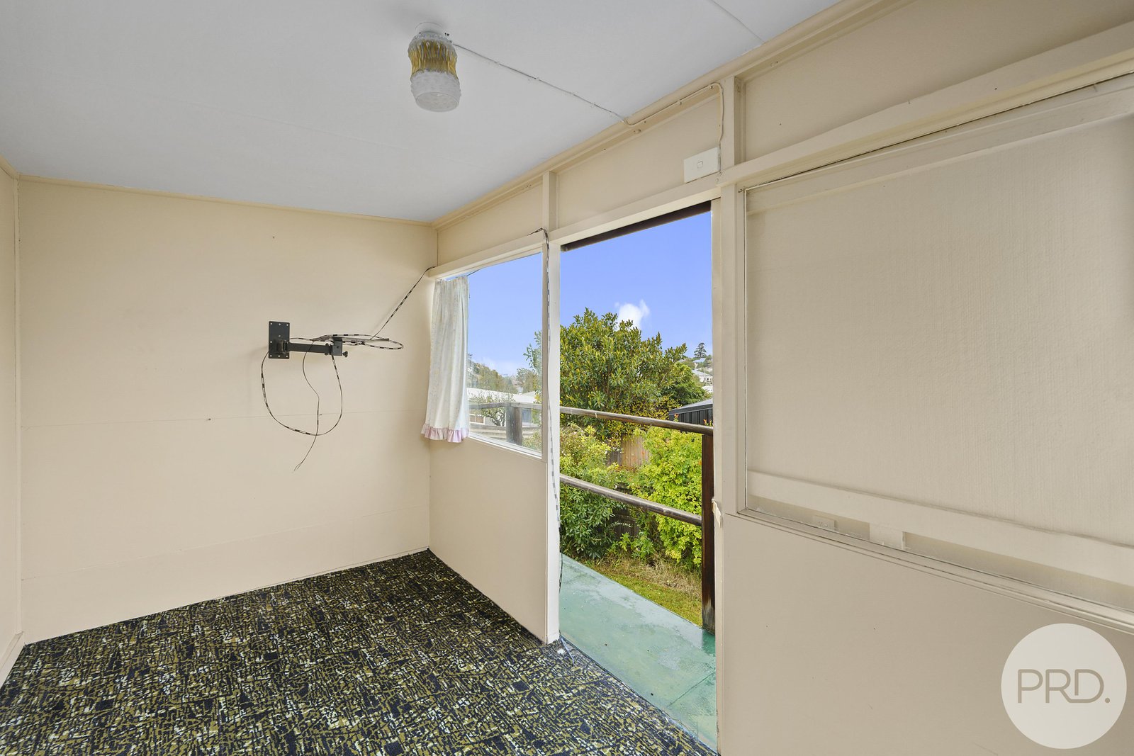 6 Tenth Avenue WEST MOONAH 18