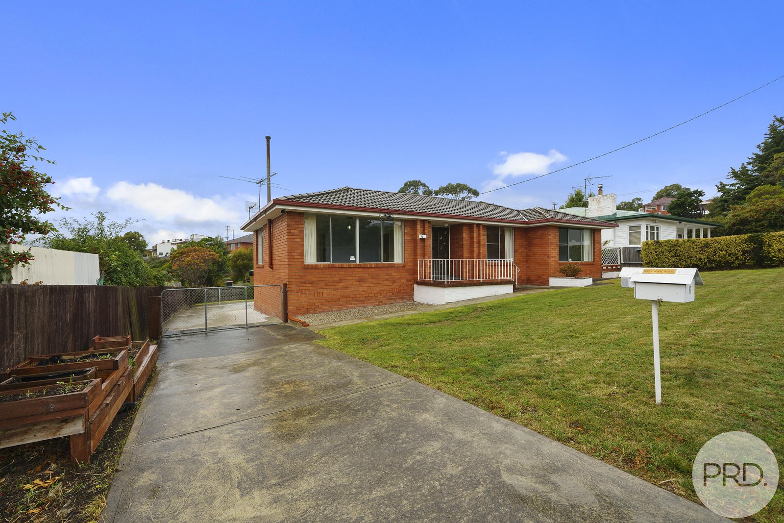 6 Tenth Avenue WEST MOONAH 23