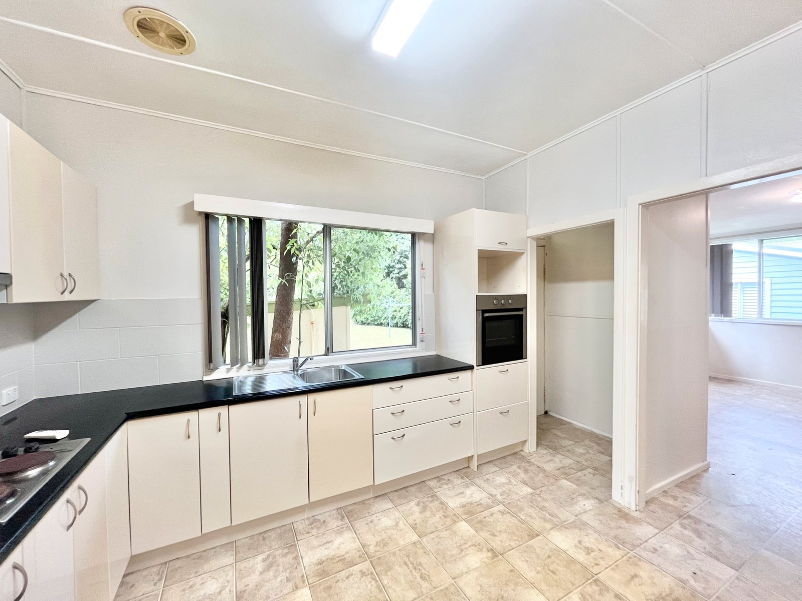 6 Thompson Place NELSON BAY 2