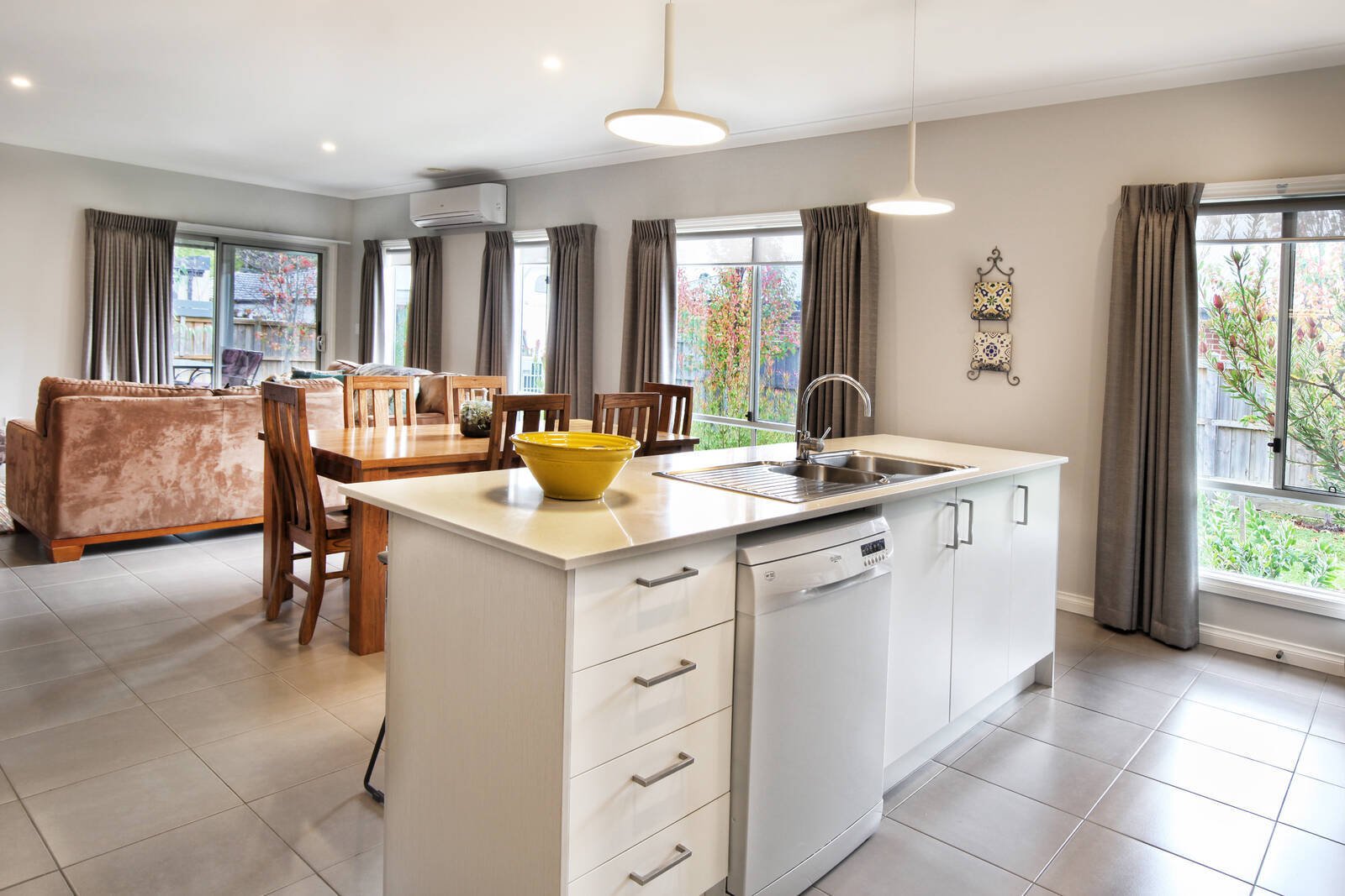 Real Estate and Property in 6 Tributary Way, Woodend, VIC