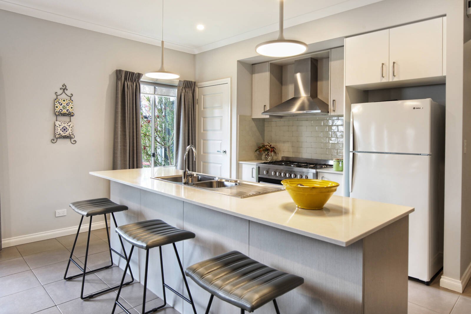 Real Estate and Property in 6 Tributary Way, Woodend, VIC