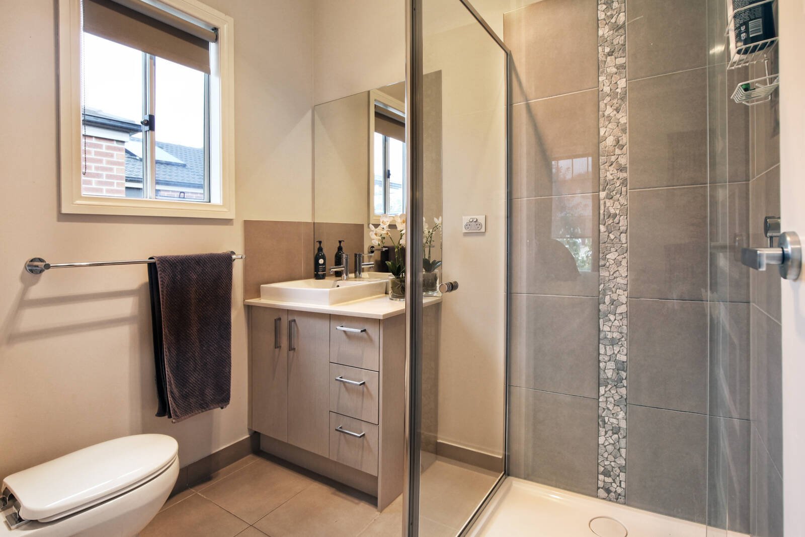 Real Estate and Property in 6 Tributary Way, Woodend, VIC