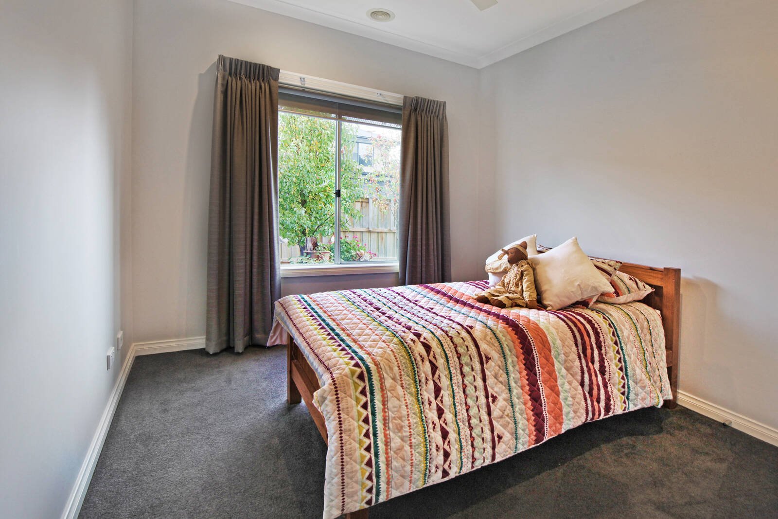 Real Estate and Property in 6 Tributary Way, Woodend, VIC