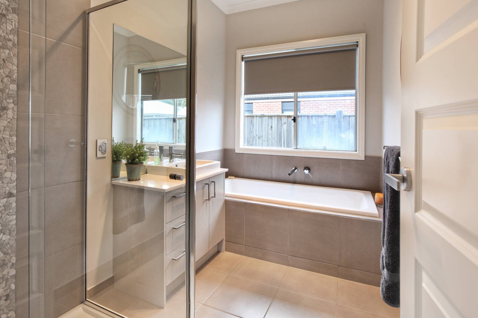 Real Estate and Property in 6 Tributary Way, Woodend, VIC