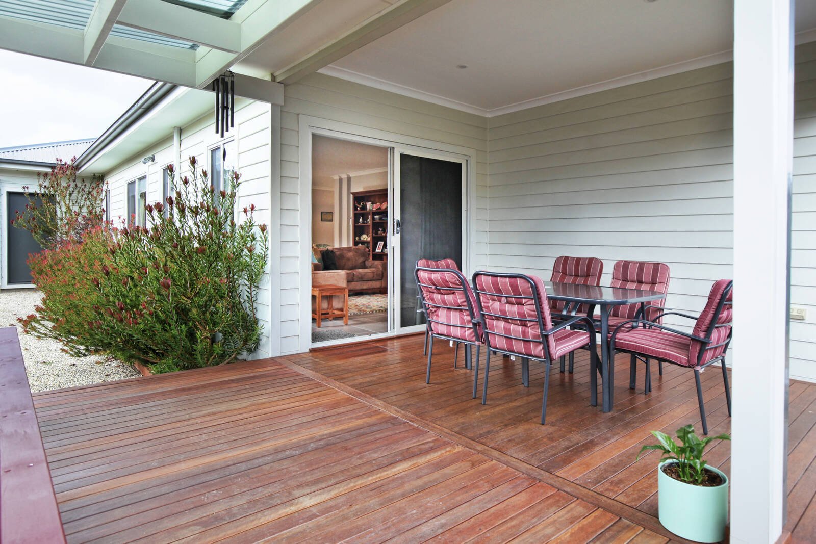 Real Estate and Property in 6 Tributary Way, Woodend, VIC