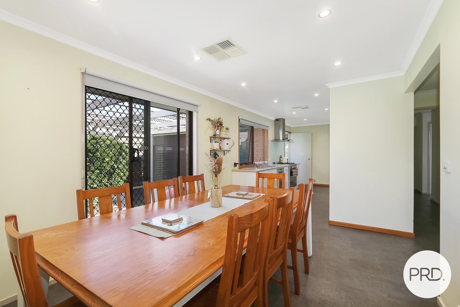 6 Troon Court THURGOONA 5