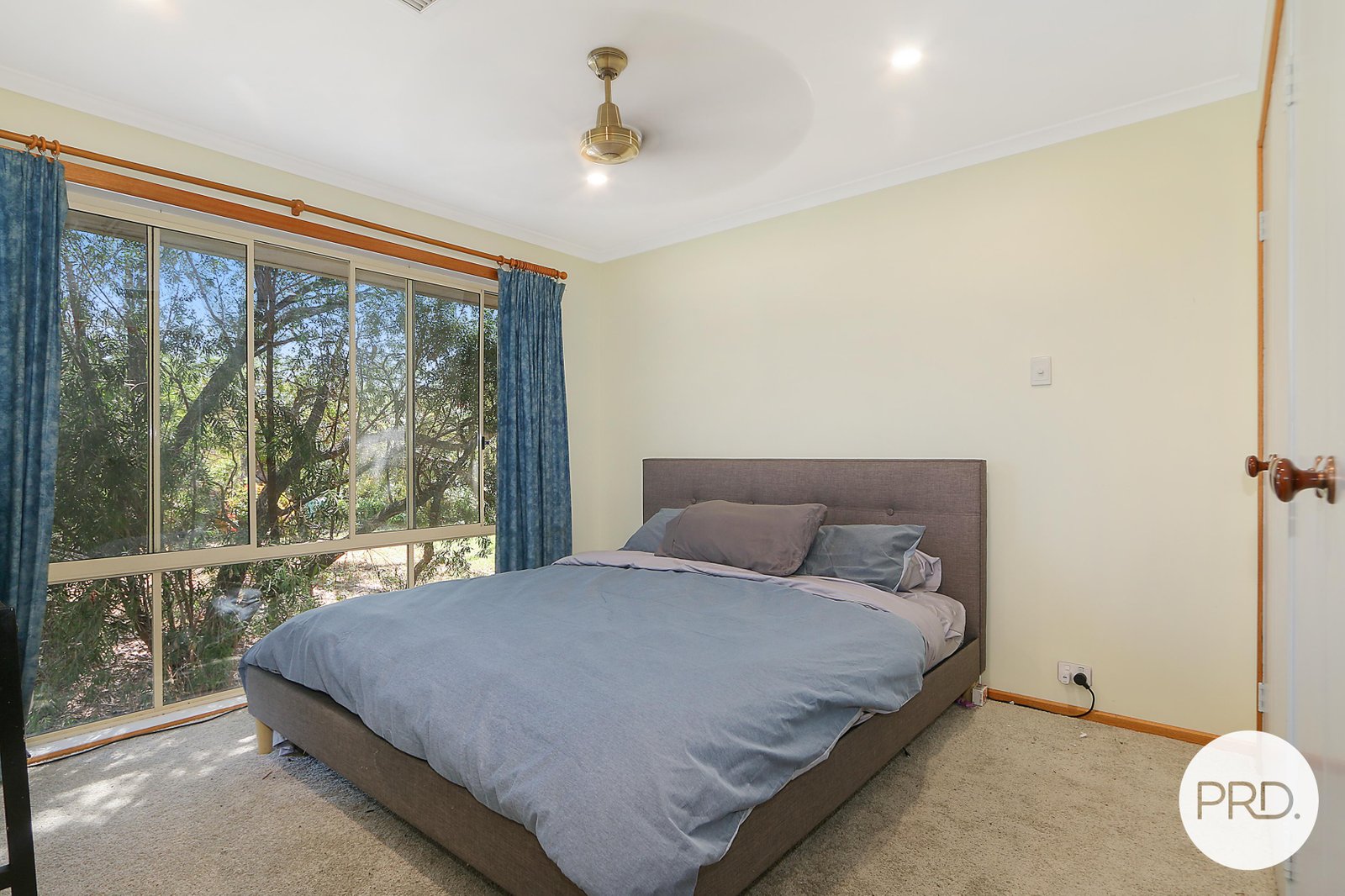 6 Troon Court THURGOONA 8