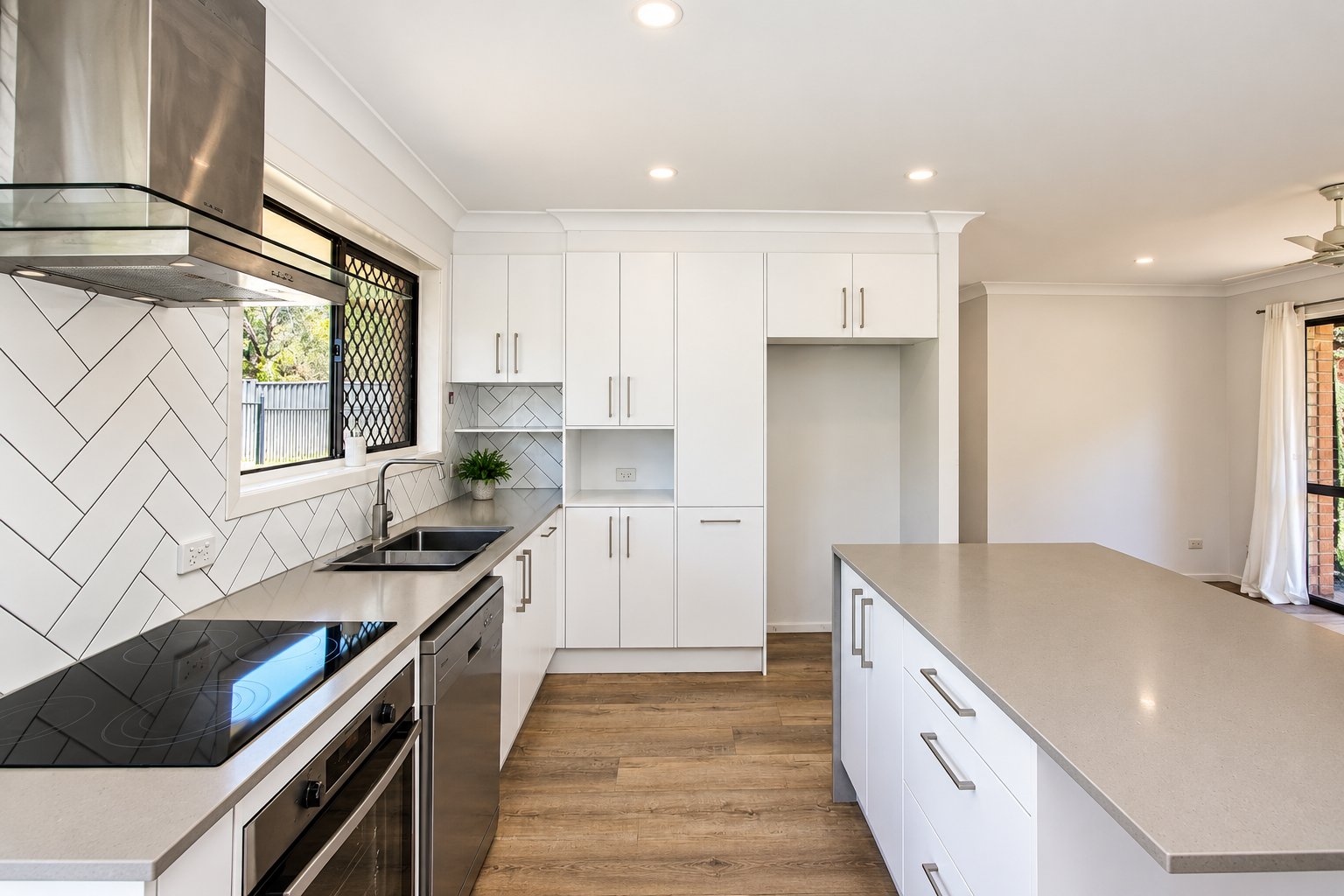 6 Tumbarumba Avenue ASHMORE 4