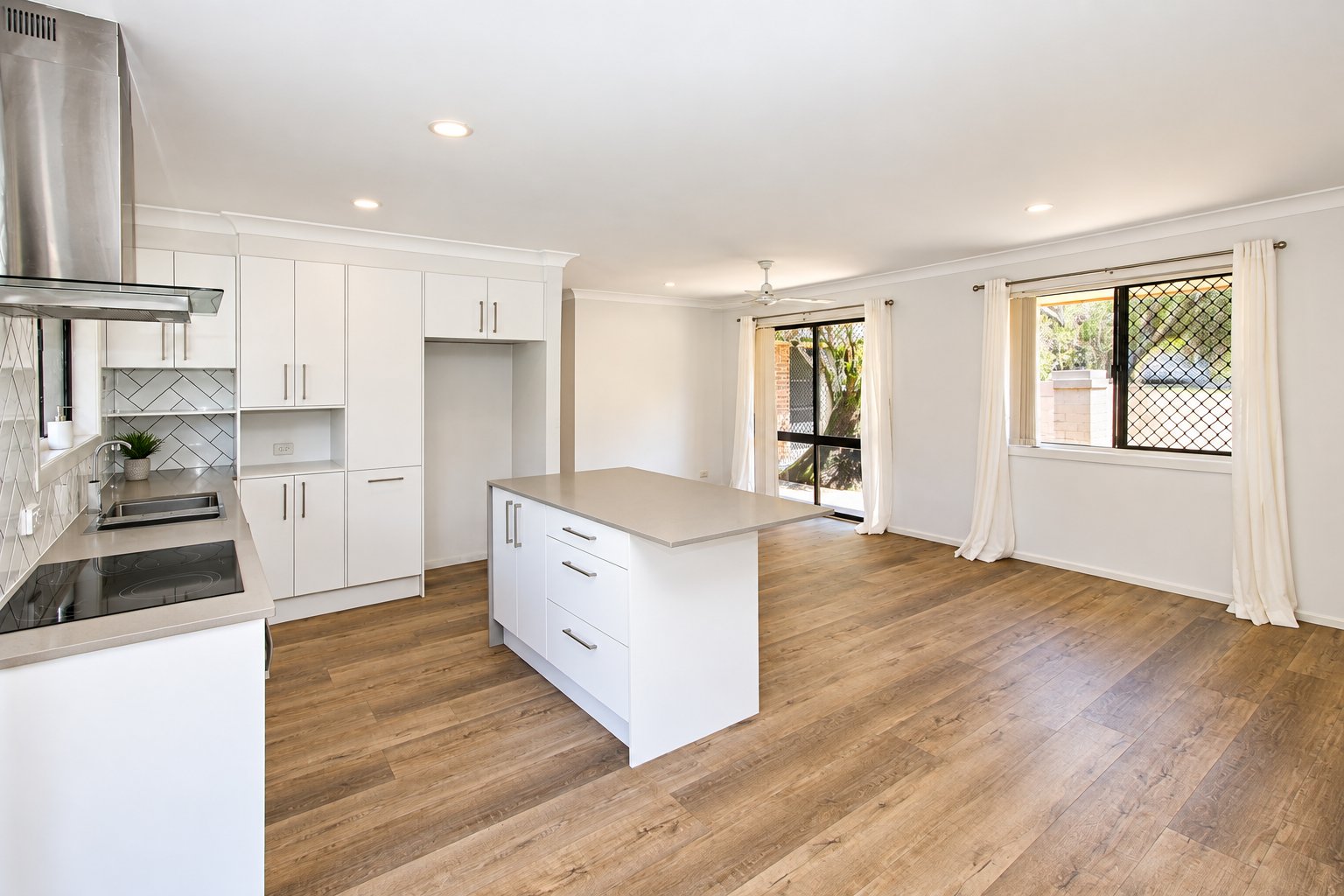 6 Tumbarumba Avenue ASHMORE 6