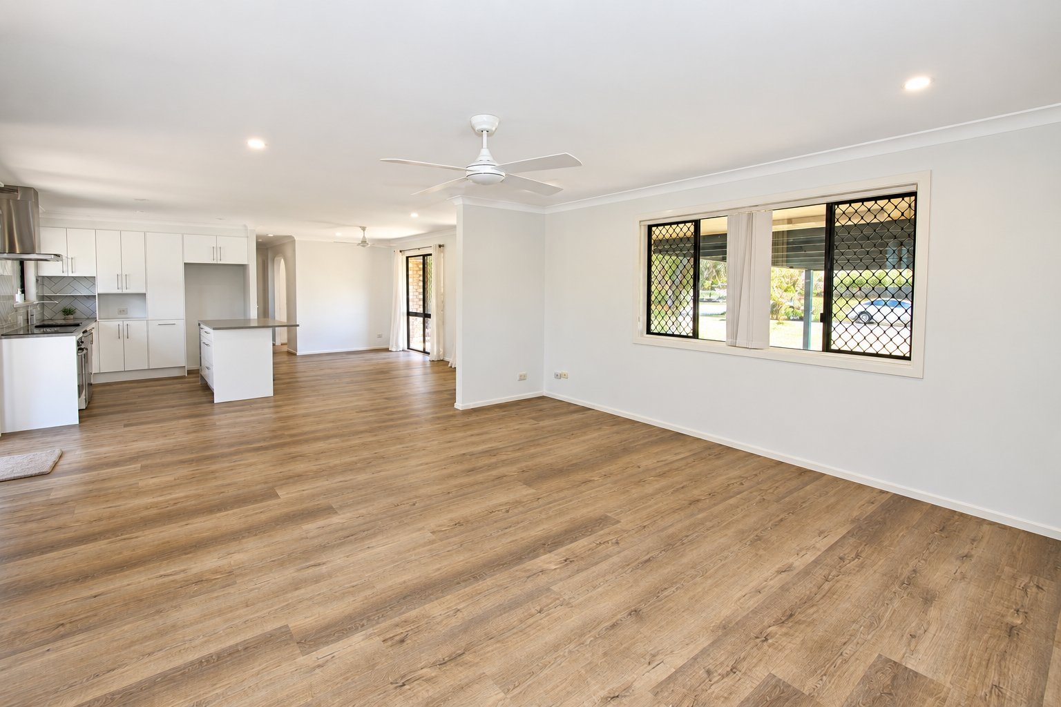 6 Tumbarumba Avenue ASHMORE 7