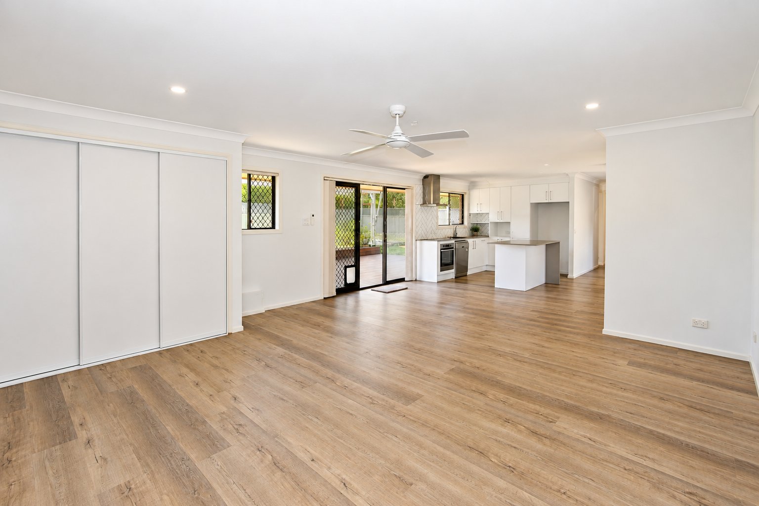 6 Tumbarumba Avenue ASHMORE 8