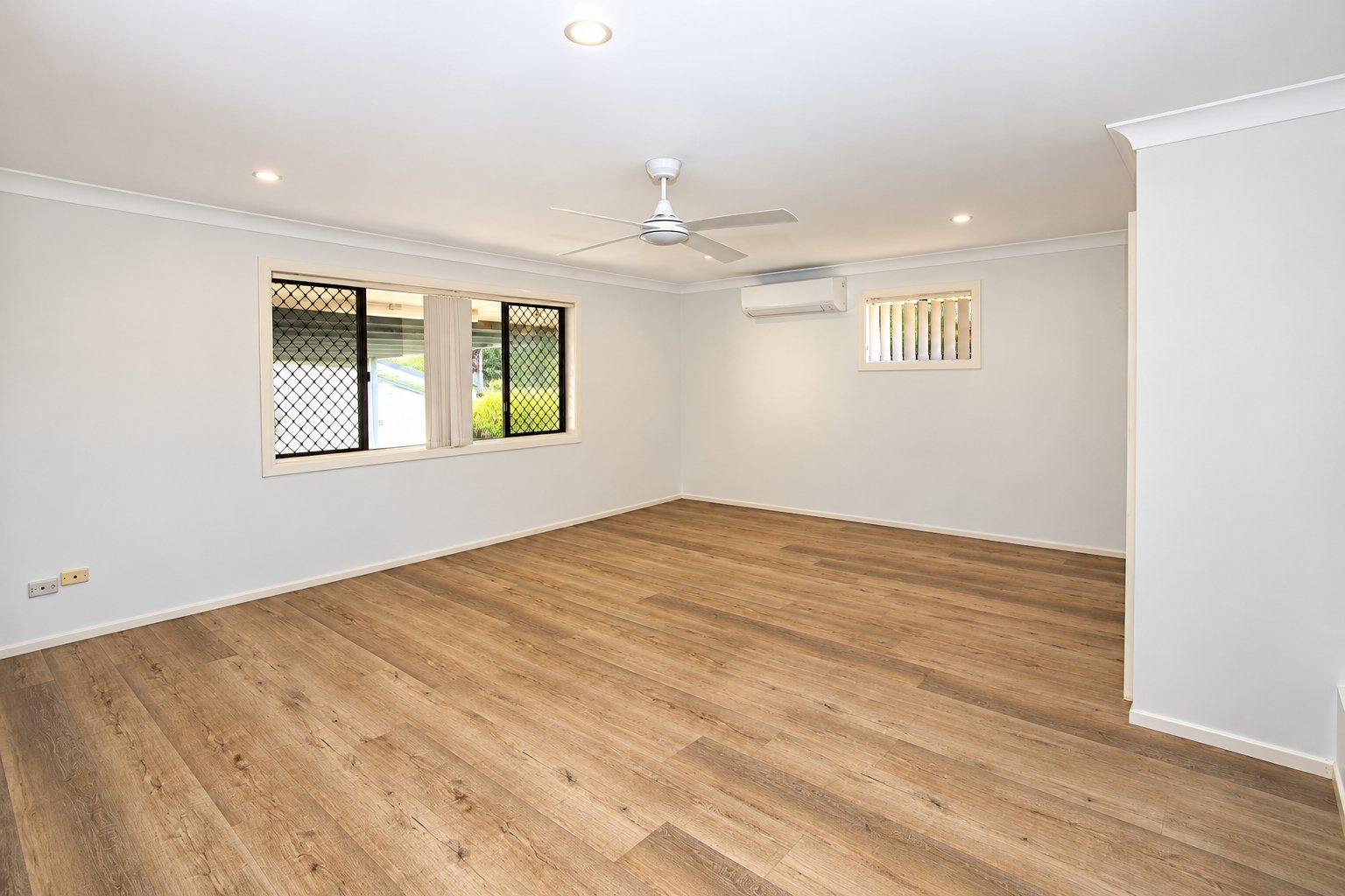 6 Tumbarumba Avenue ASHMORE 9