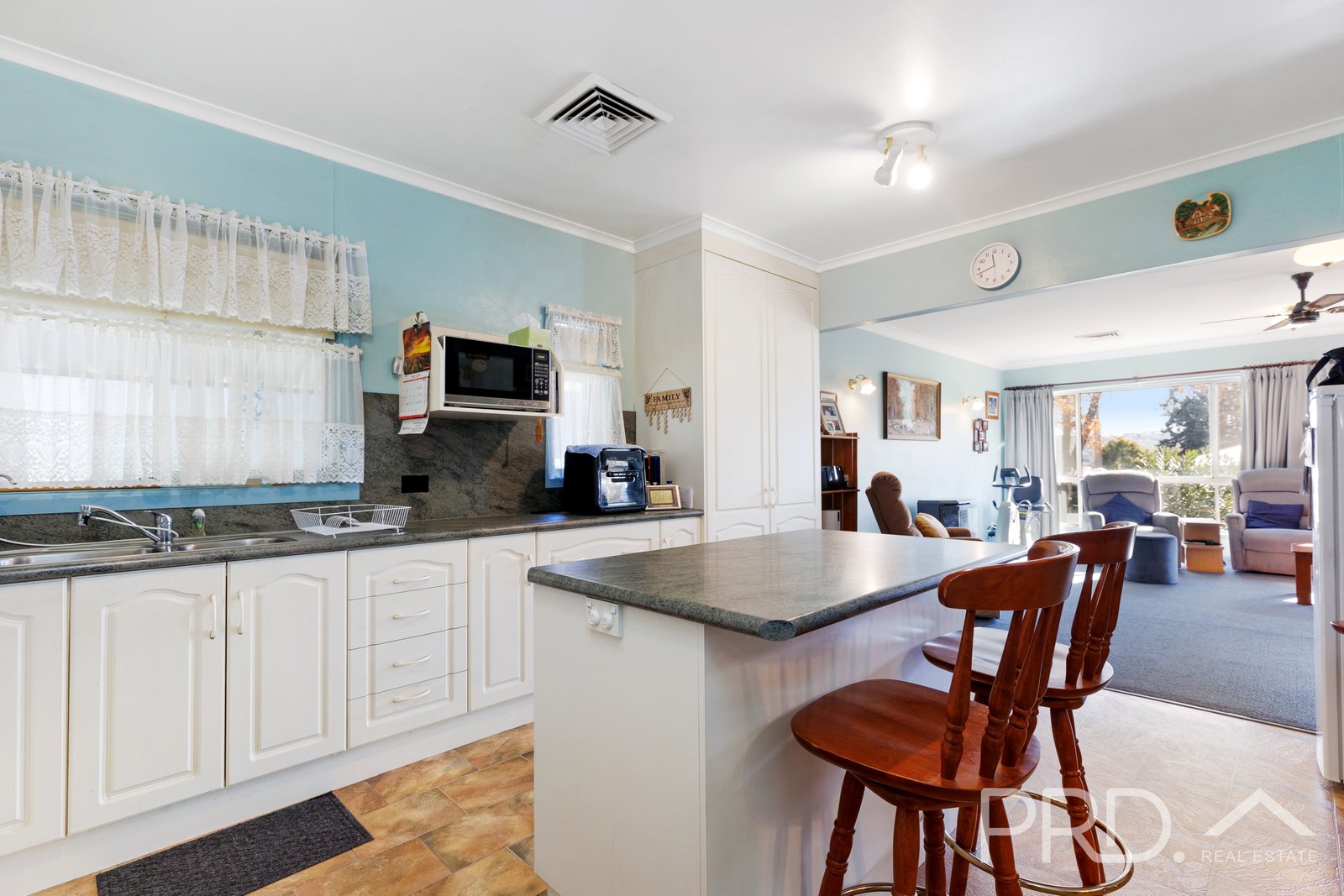 6 Tumut Street TUMUT 4