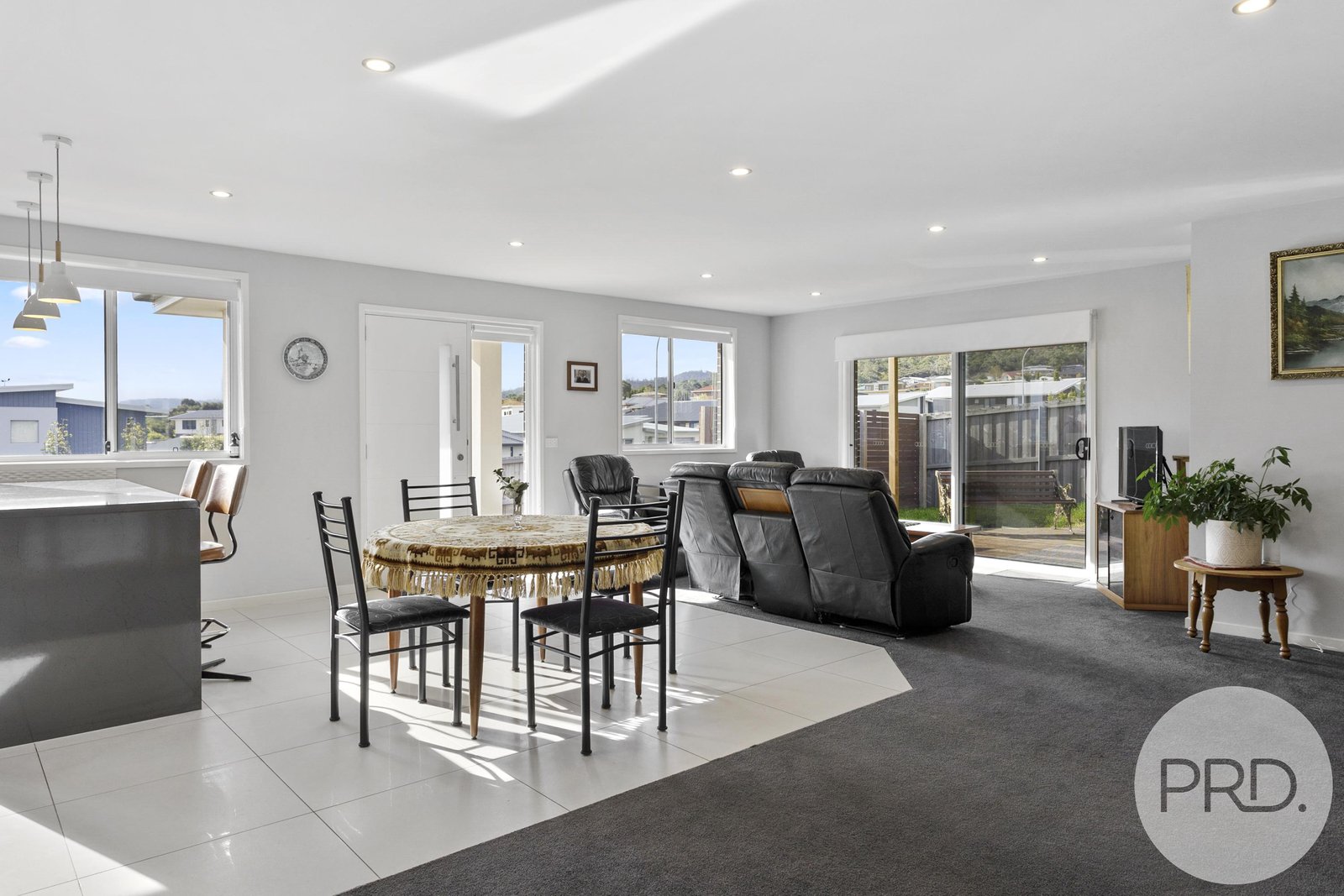 6 Vasili Court OAKDOWNS 3