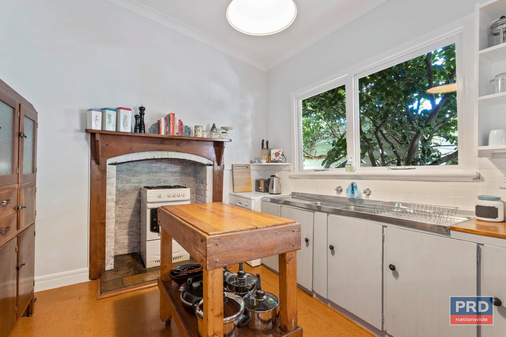 6 Victoria Street IRONBARK 8