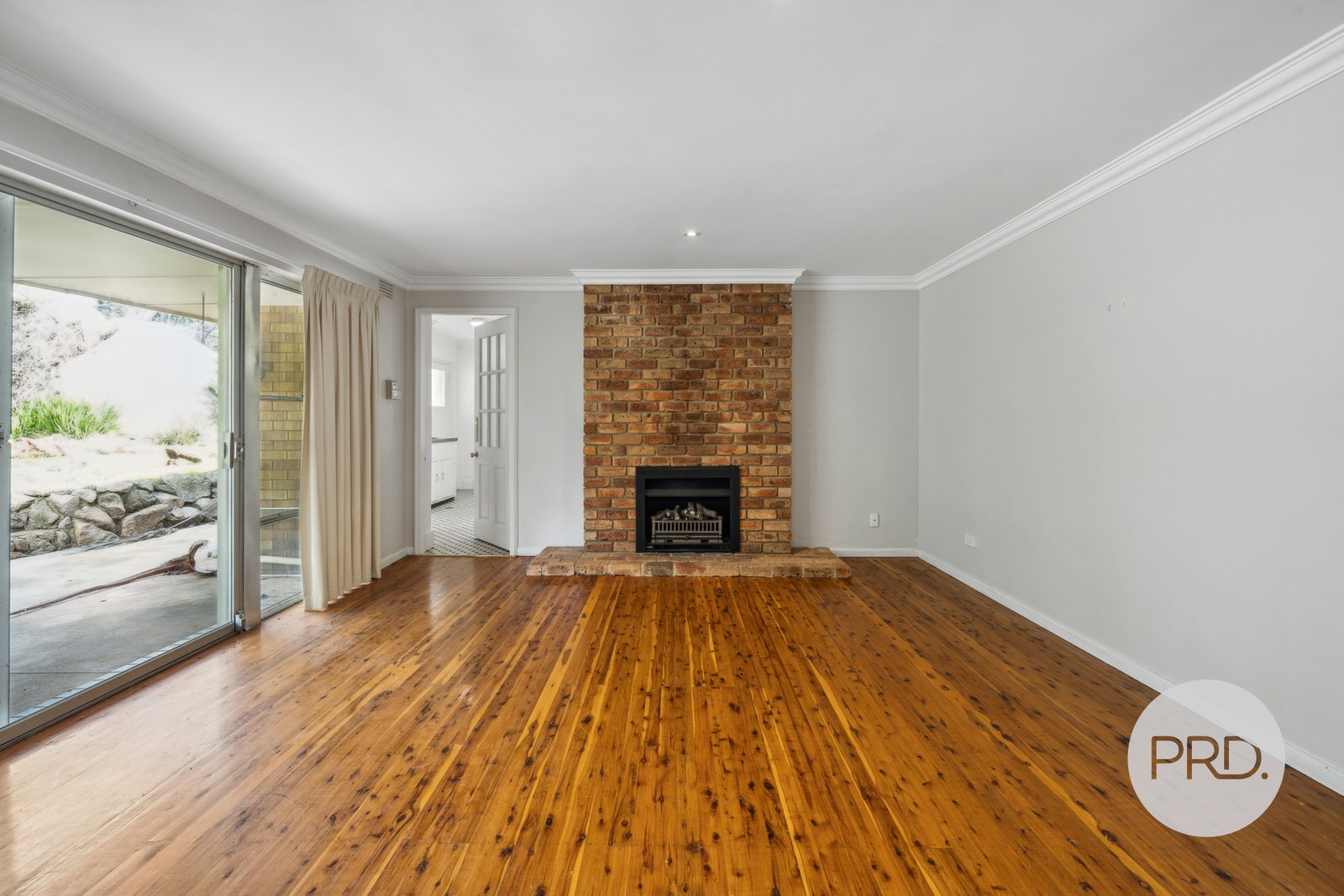 6 Vincent Road LAKE ALBERT 3