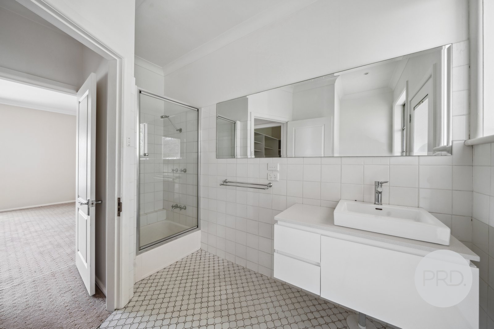 6 Vincent Road LAKE ALBERT 17