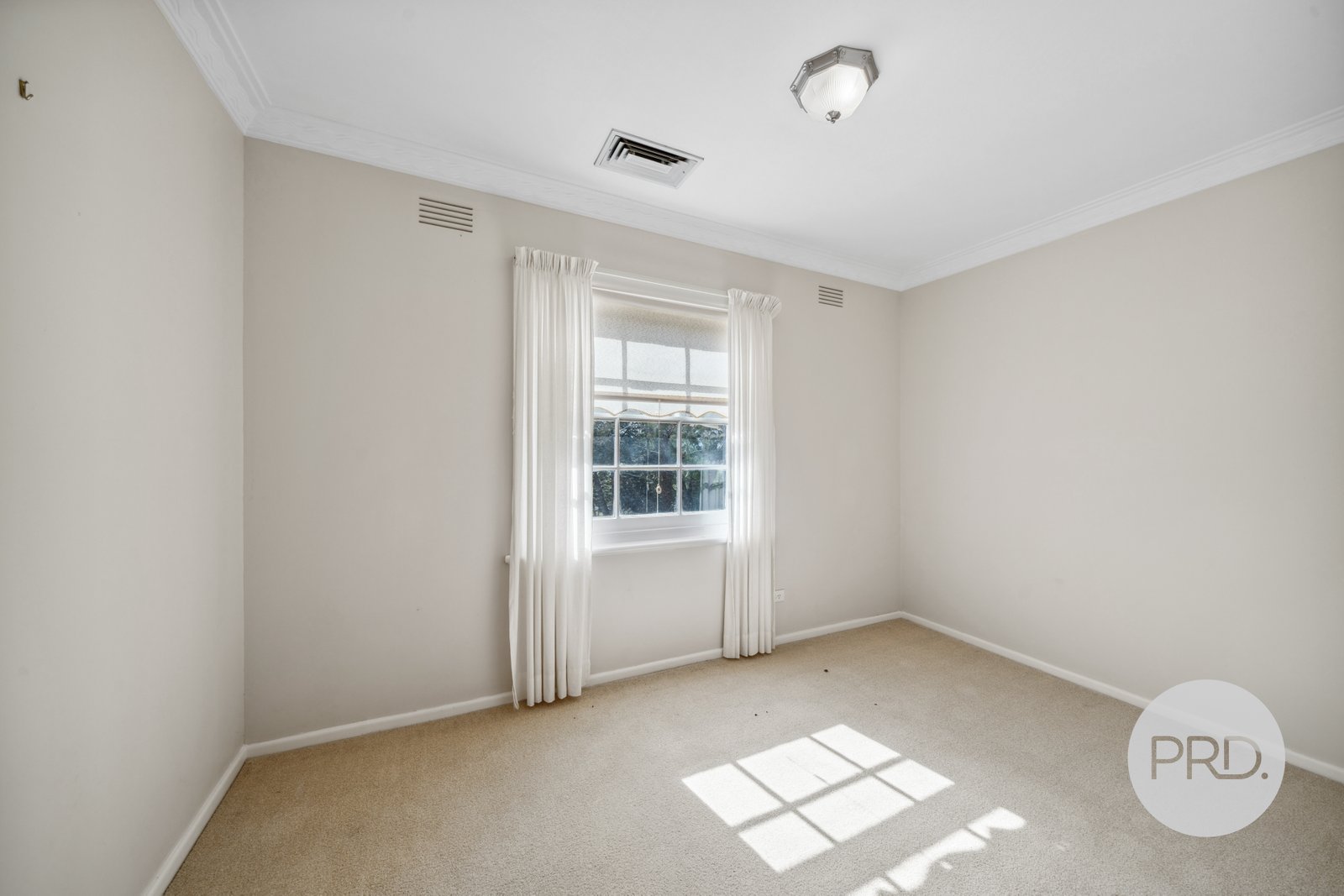 6 Vincent Road LAKE ALBERT 19