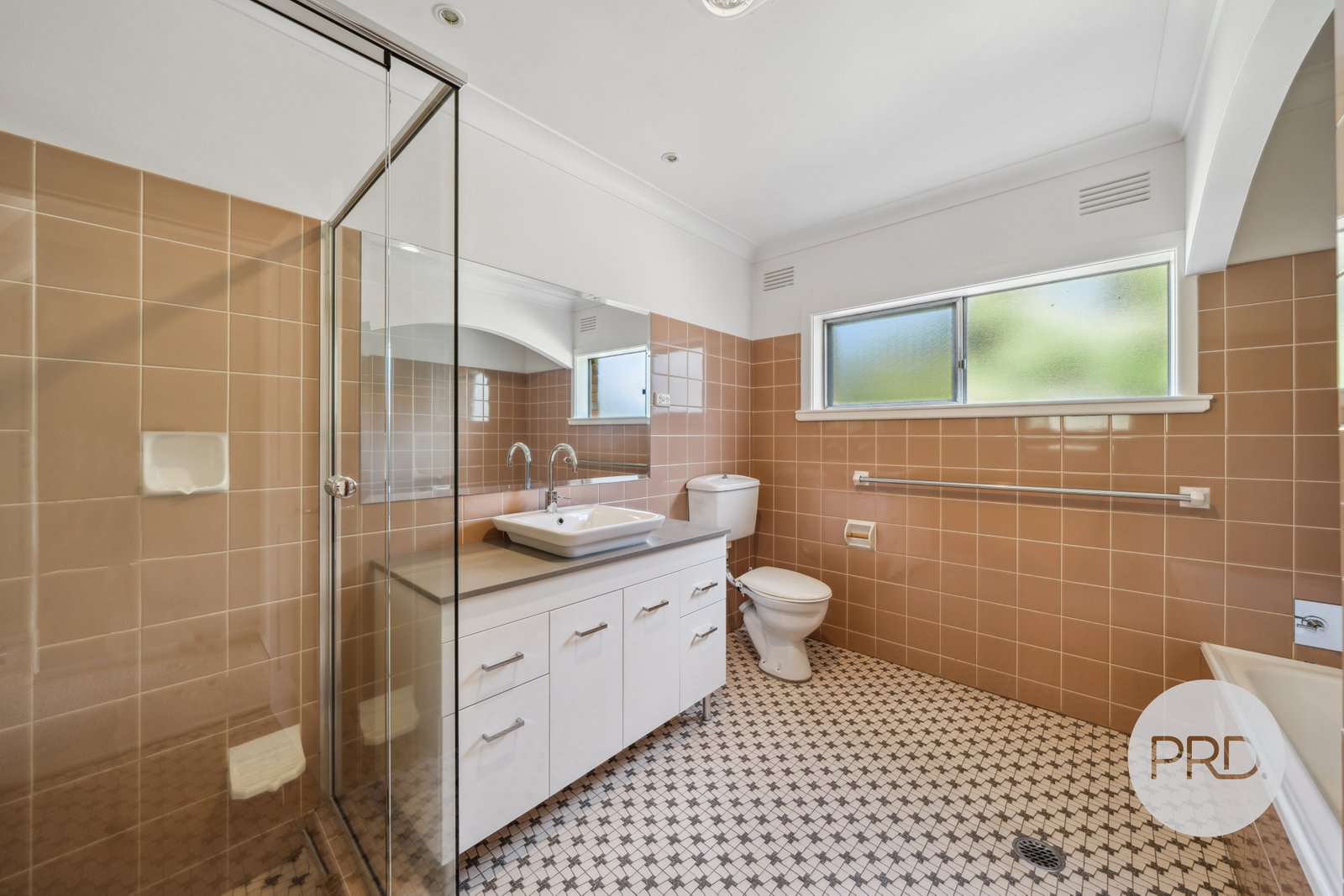 6 Vincent Road LAKE ALBERT 21