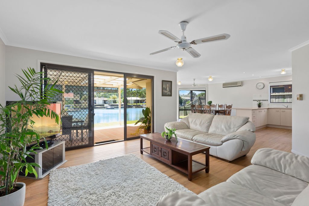 6 Vucas Court CURRUMBIN WATERS 1