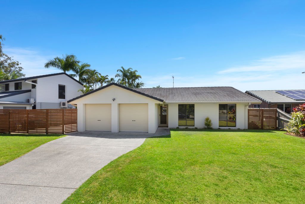 6 Vucas Court CURRUMBIN WATERS 2
