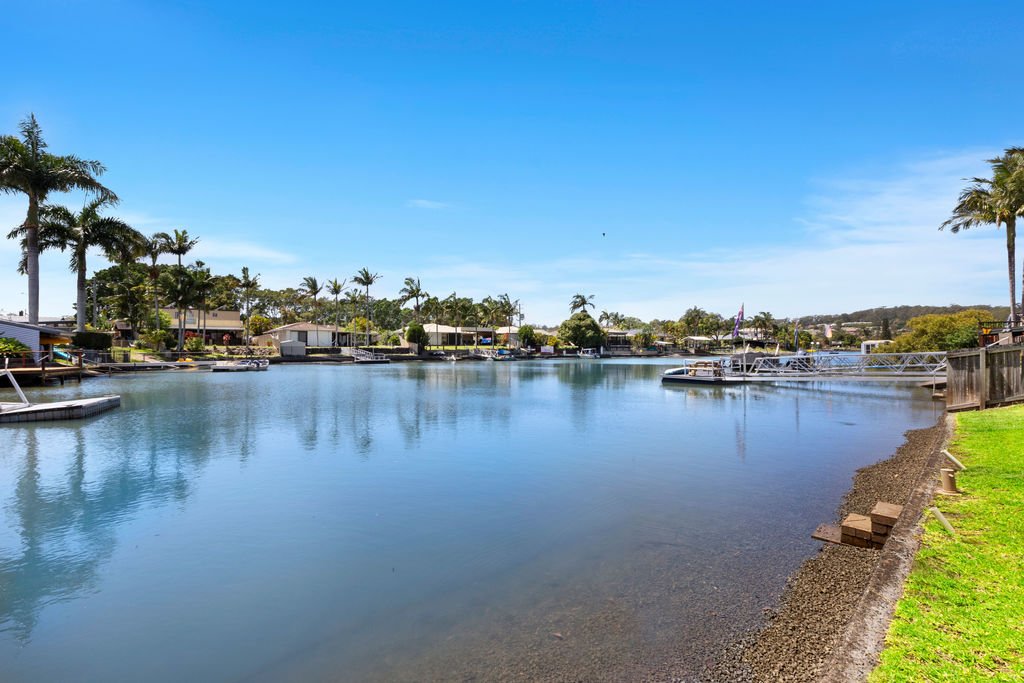 6 Vucas Court CURRUMBIN WATERS 9