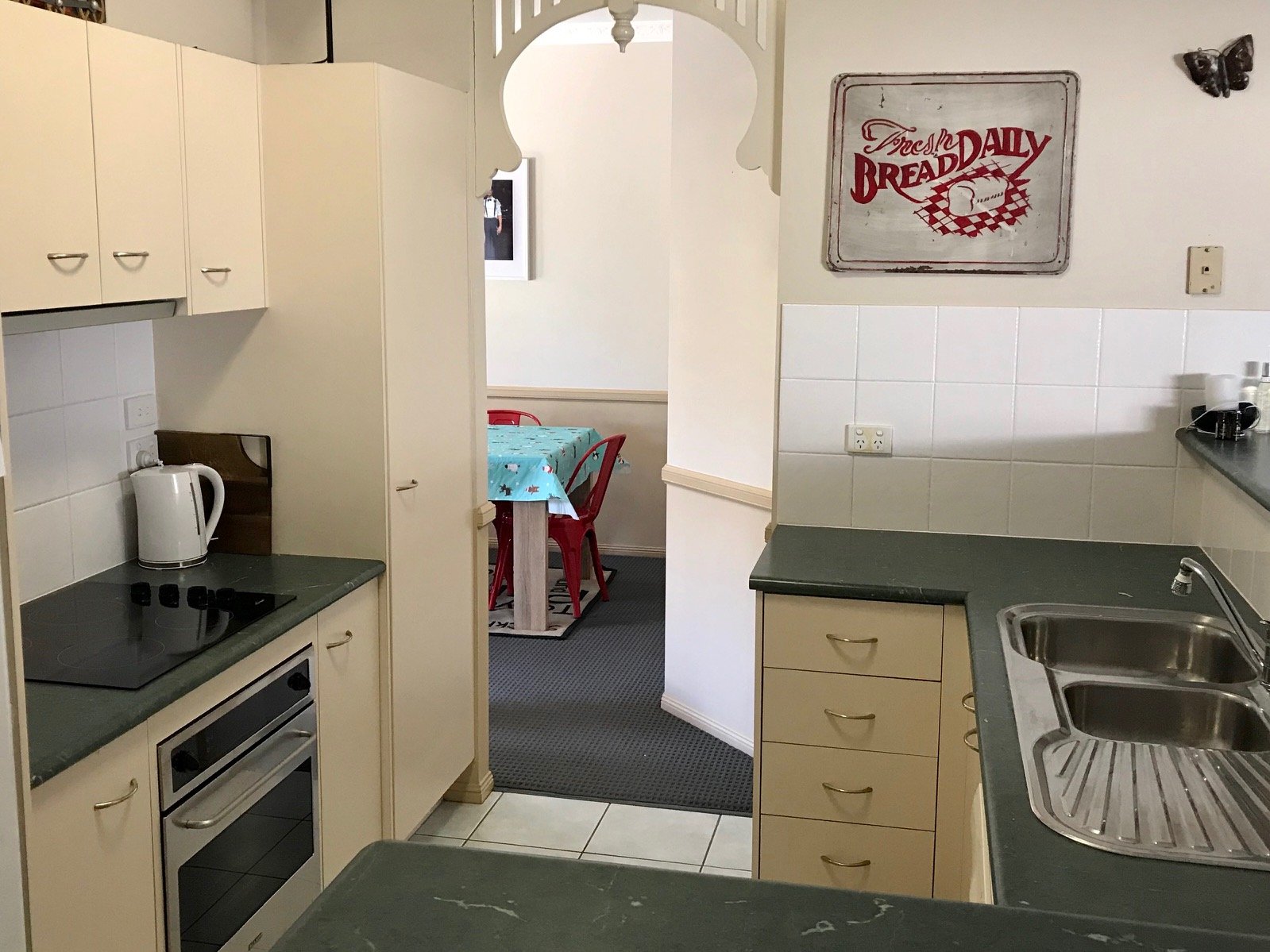 6 Waimea Drive VARSITY LAKES 8