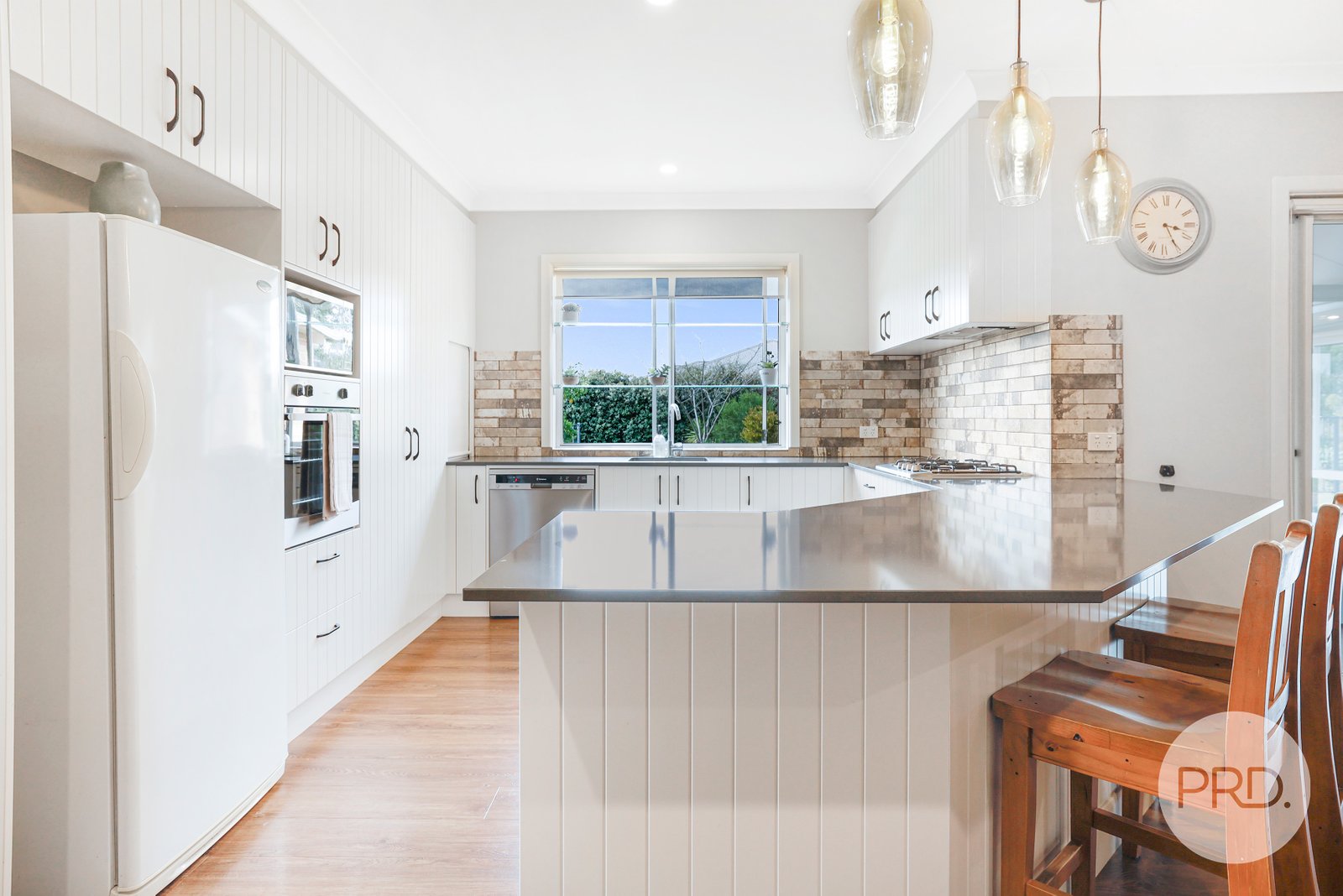 6 Wandella Court TAMWORTH 5