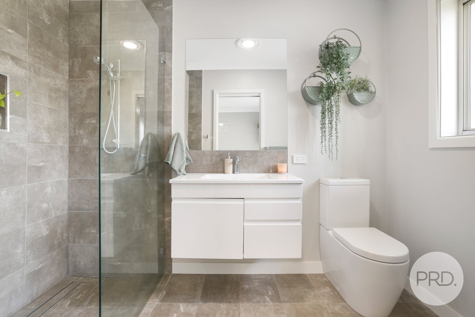 6 Wandella Court TAMWORTH 11