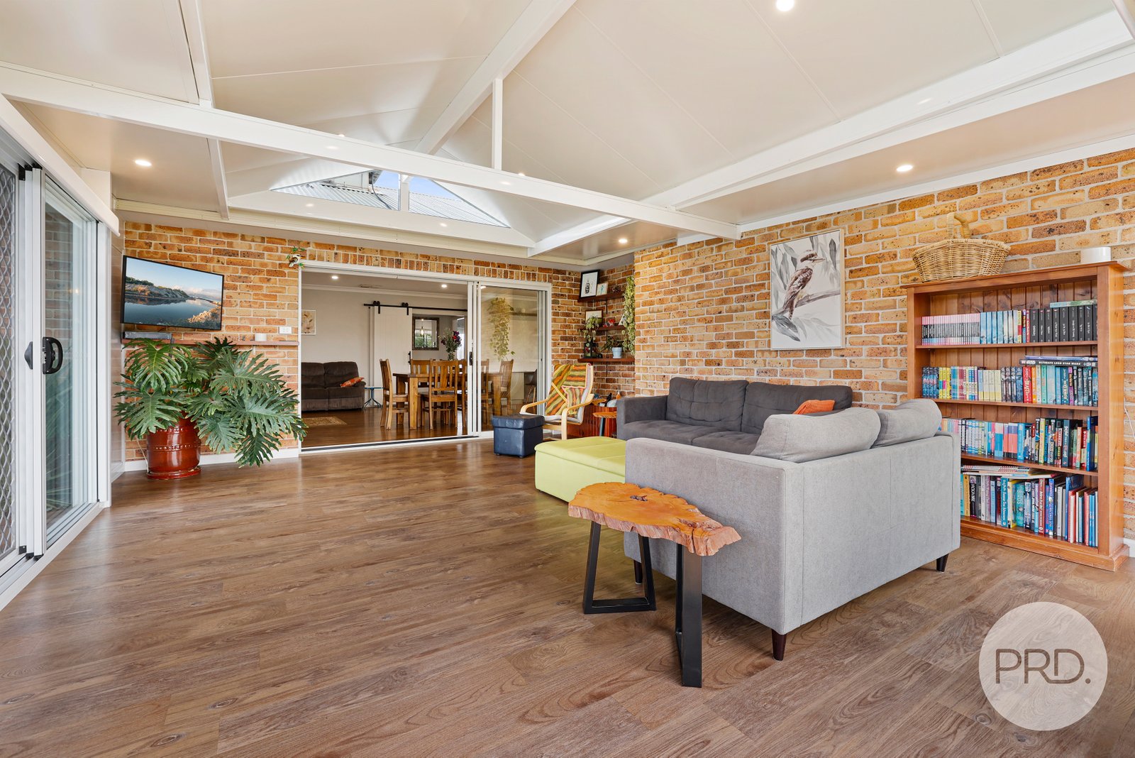 6 Wandella Court TAMWORTH 21