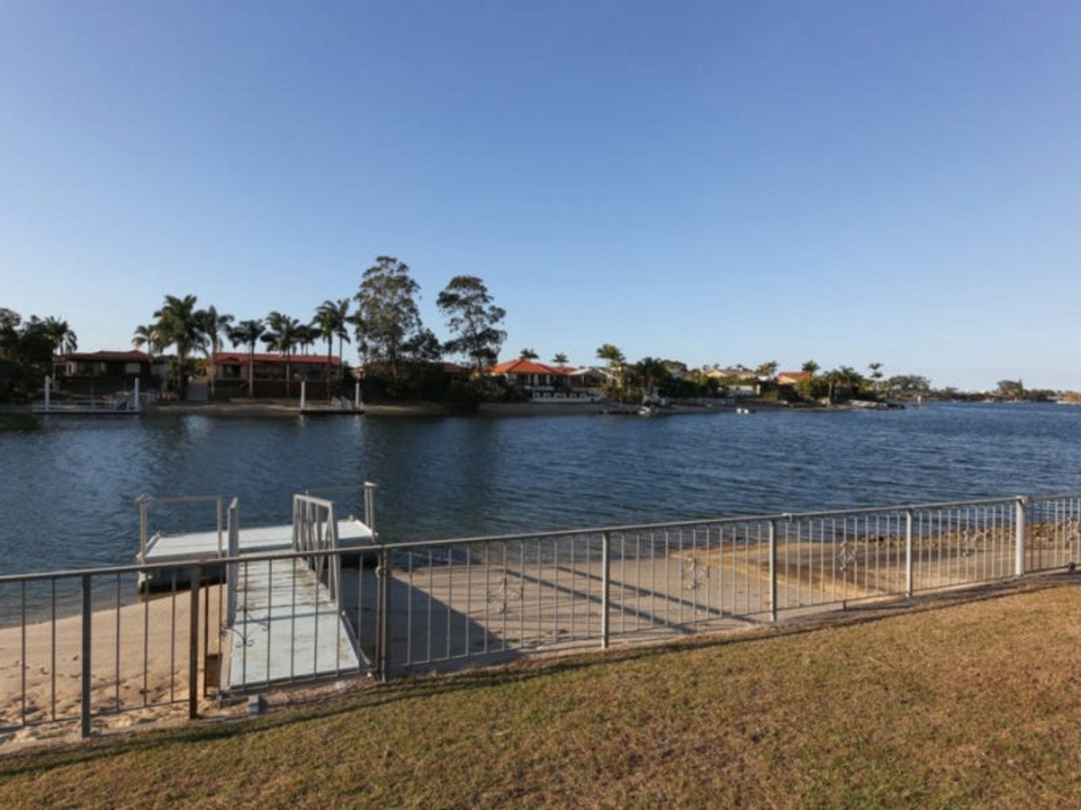 6 Wanneroo Court MERMAID WATERS 1