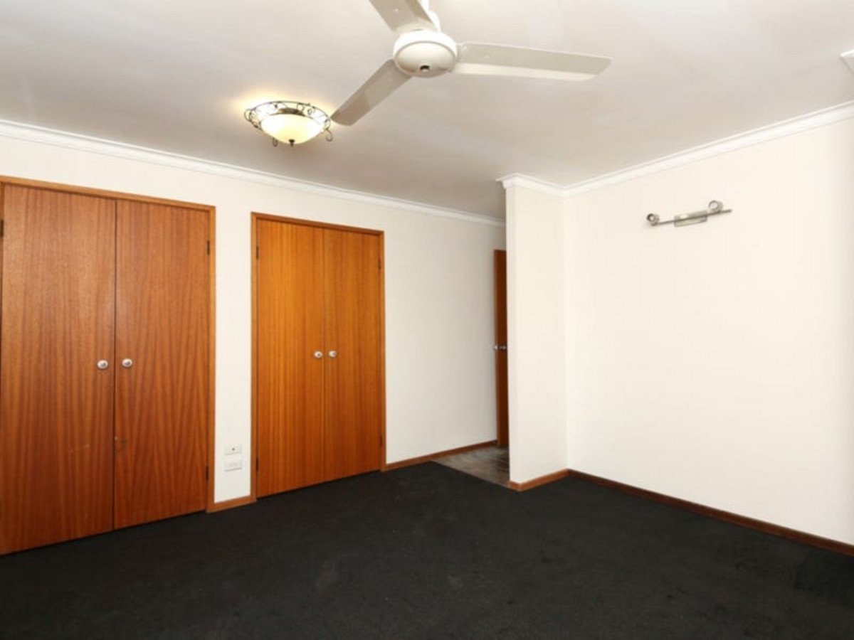 6 Wanneroo Court MERMAID WATERS 9