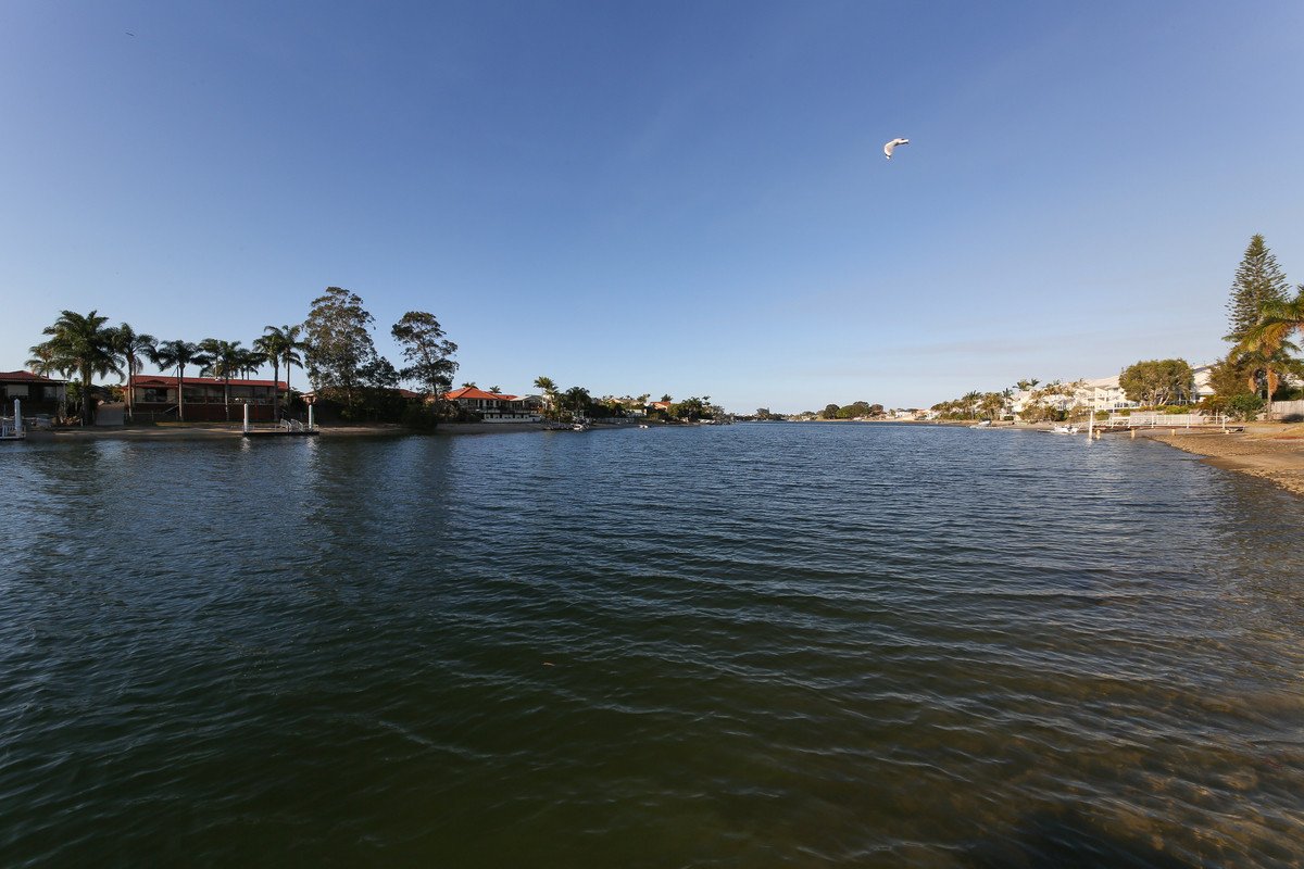 6 Wanneroo Court MERMAID WATERS 11