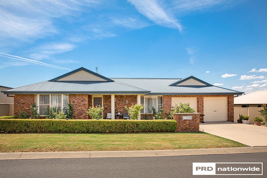 6 Warburton Drive TAMWORTH 1
