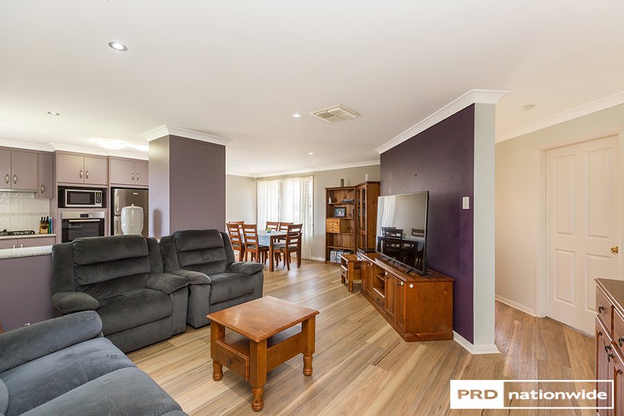 6 Warburton Drive TAMWORTH 2