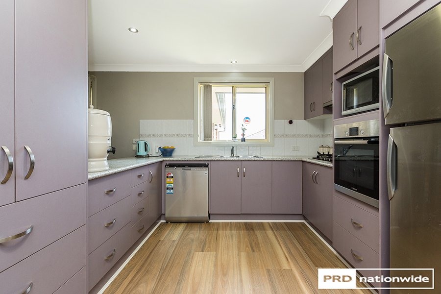 6 Warburton Drive TAMWORTH 3