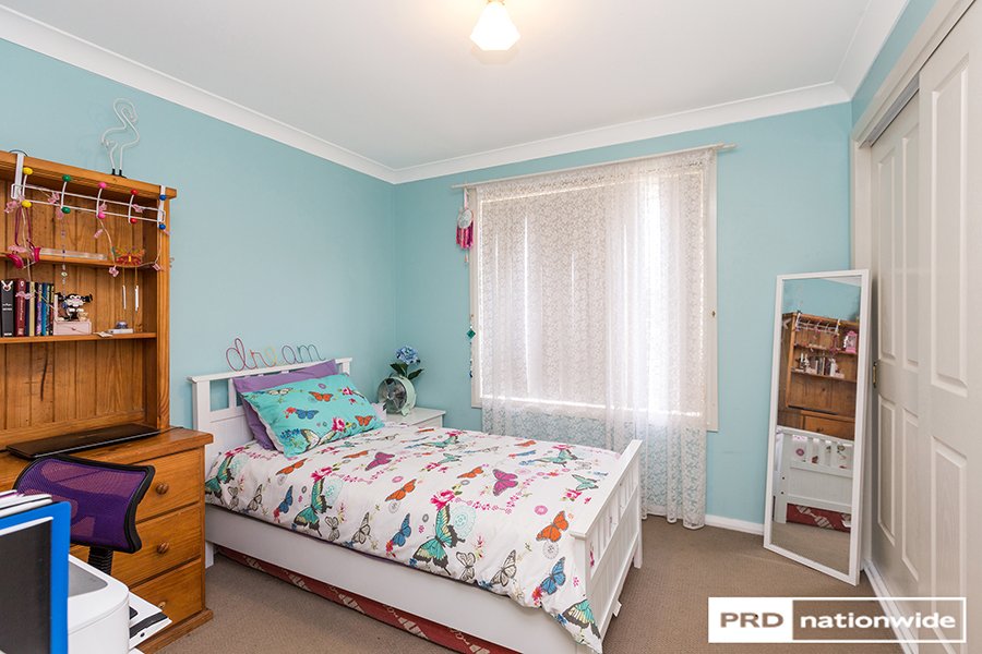 6 Warburton Drive TAMWORTH 11