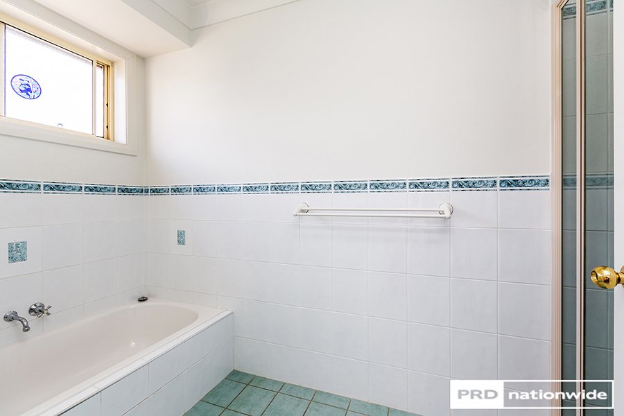 6 Warburton Drive TAMWORTH 12