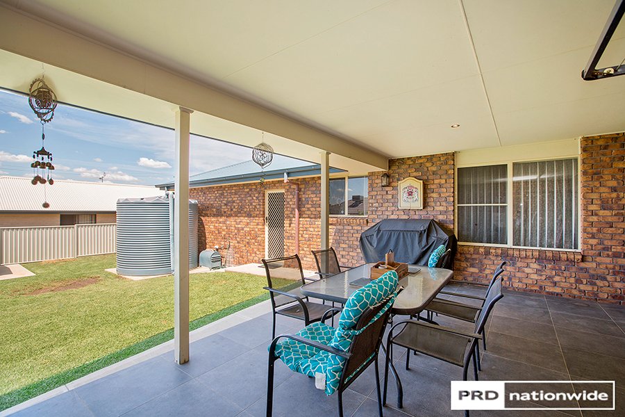 6 Warburton Drive TAMWORTH 15