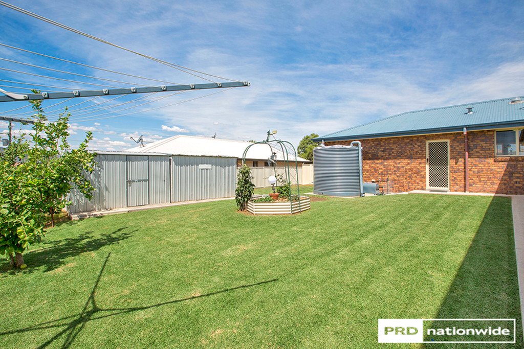 6 Warburton Drive TAMWORTH 16