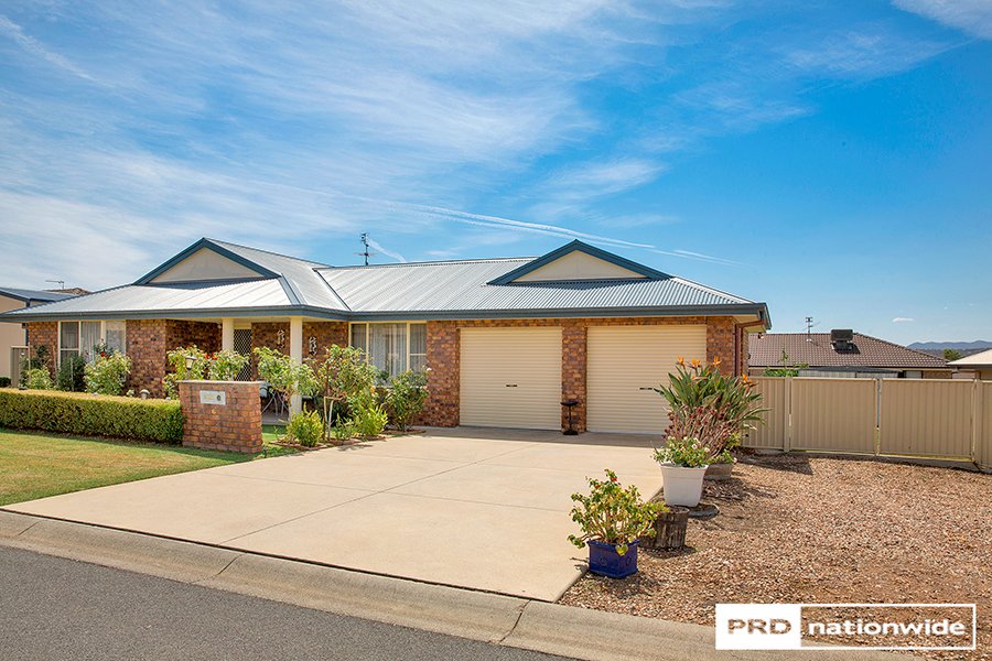 6 Warburton Drive TAMWORTH 19