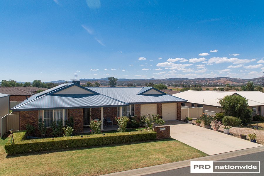 6 Warburton Drive TAMWORTH 22